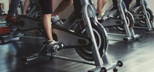 ¿Es adecuada una bicicleta de spinning de 16 kg para principiantes?