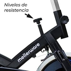 ¿Cómo se ajusta el peso en una bicicleta de spinning?