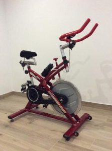 ¿Cómo ajustar adecuadamente la BH SB2.2 bicicleta de spinning a mi cuerpo?