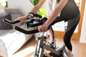 ¿Qué nivel de resistencia ofrecen las bicicletas de spinning BH Fitness?