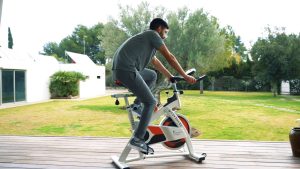 ¿Cómo se utiliza la bicicleta de spinning Evolution Ciccly AH FT2030?